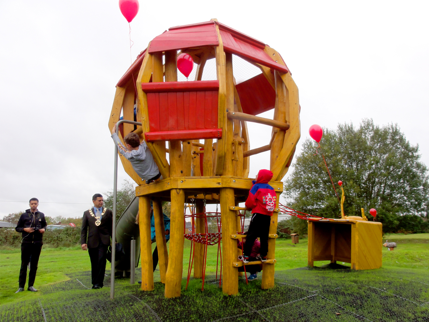 New Haw, Runnymede | The Children's Playground Company